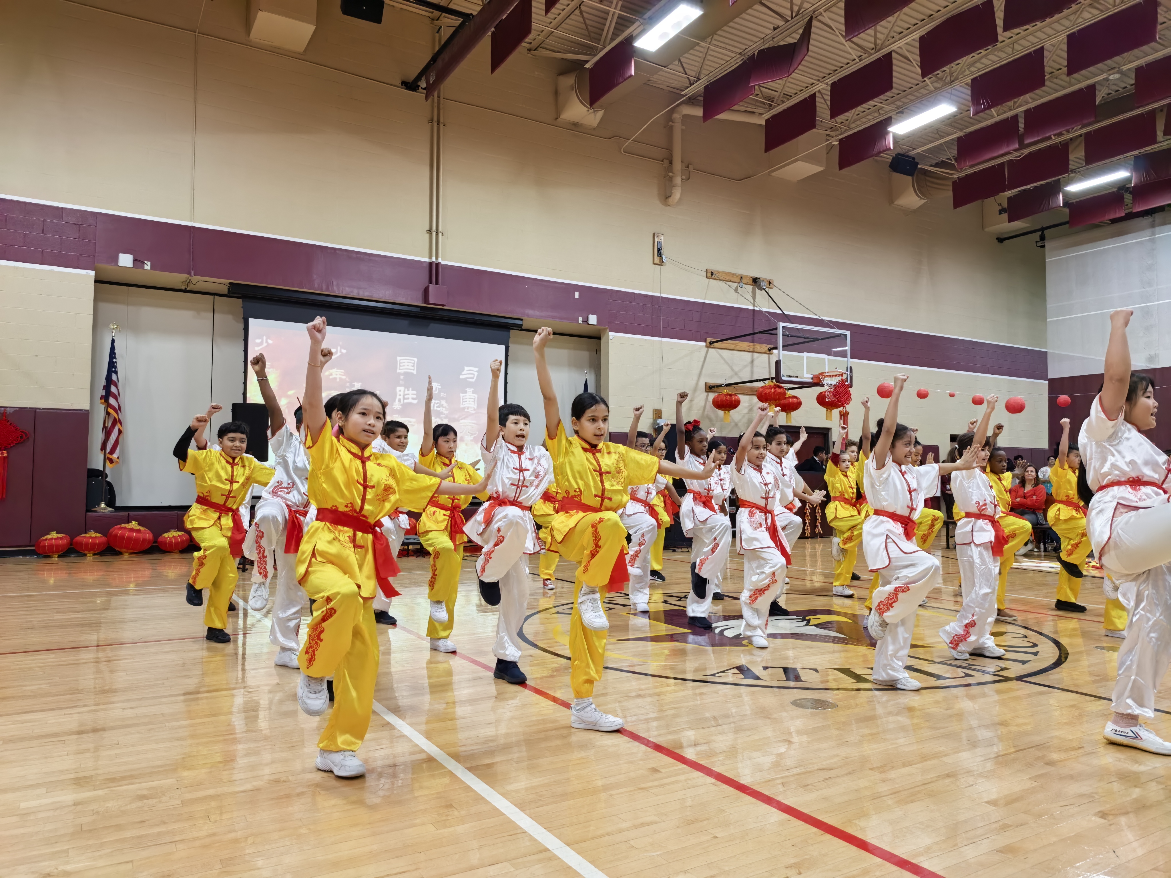 德州國際學(xué)校學(xué)生武術(shù)表演.jpg